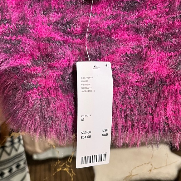 NWT Urban Outfitter Naomi Fuzzy Sweater Crop Tank/Vest - Picture 3 of 4